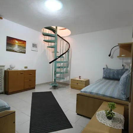 32 Viale San Ambrogio *