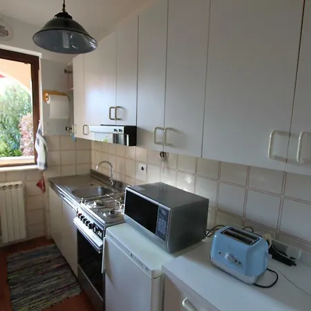 32 Viale San Ambrogio Lejlighed