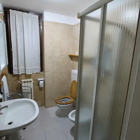 32 Viale San Ambrogio Appartement